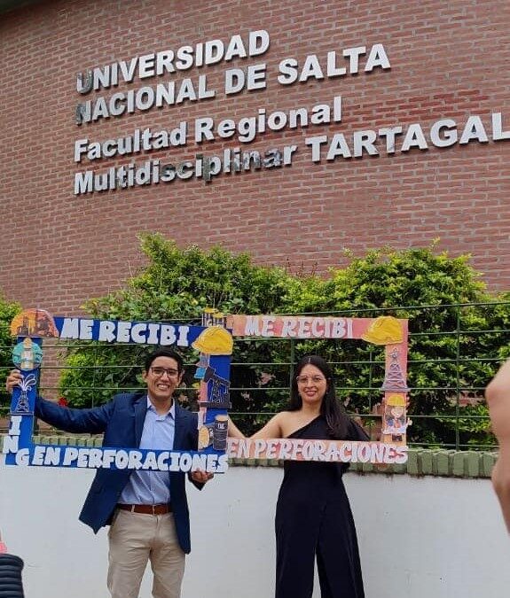 ¡Felicitaciones a los nuevos Ingenieros en Perforaciones Karen y Antonio!